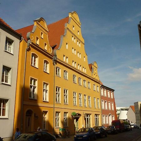 Altstadt Pension Hafenblick ชตราลซุนด์ ภายนอก รูปภาพ