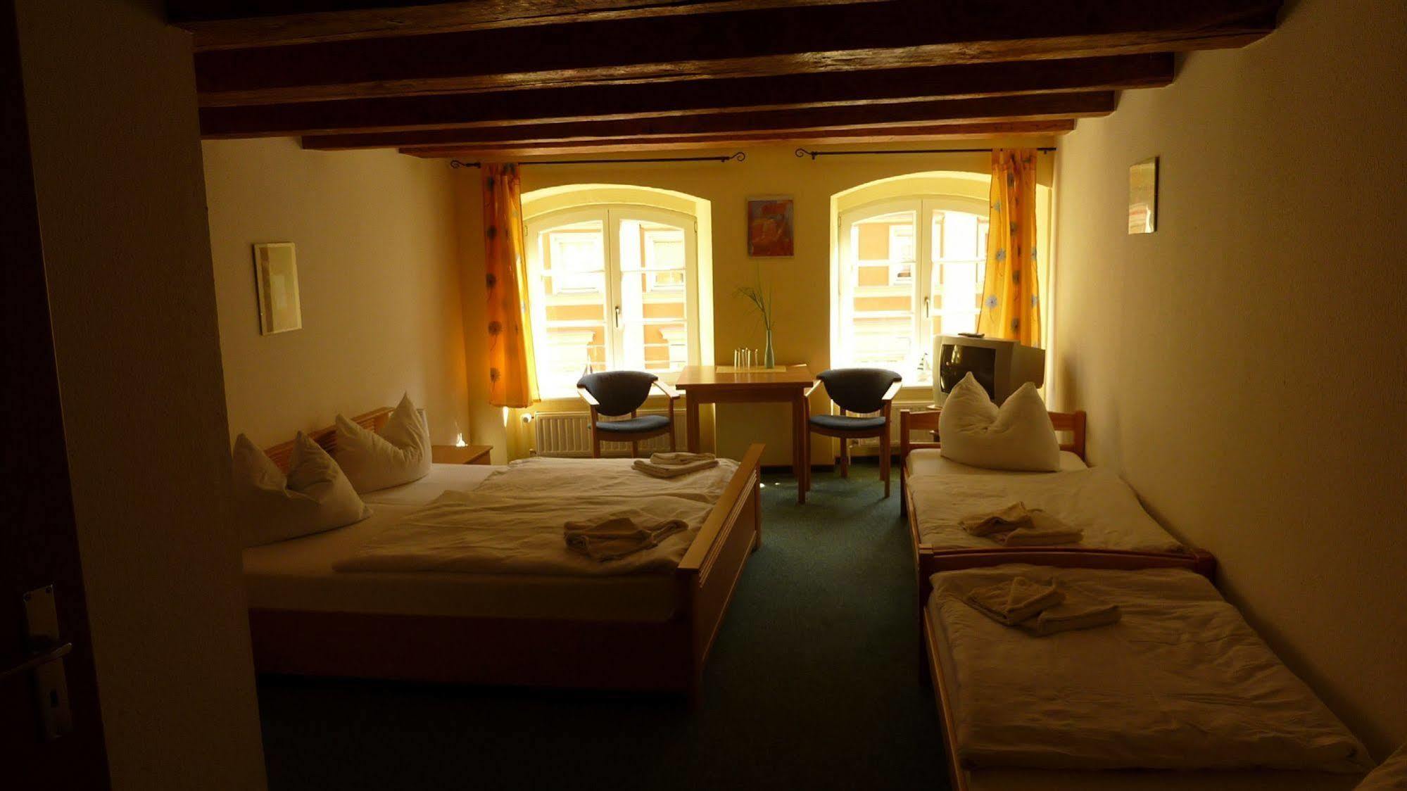 Altstadt Pension Hafenblick ชตราลซุนด์ ภายนอก รูปภาพ