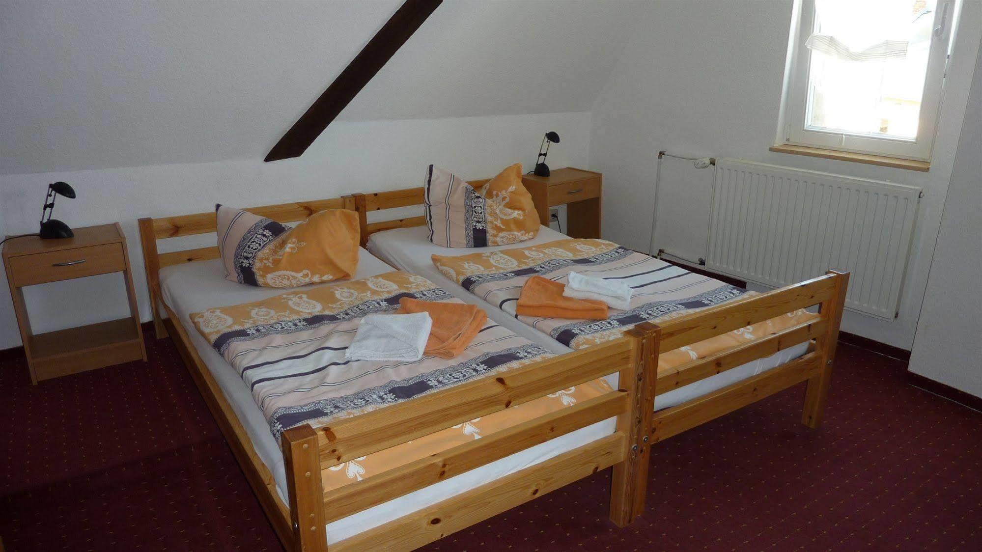 Altstadt Pension Hafenblick ชตราลซุนด์ ภายนอก รูปภาพ