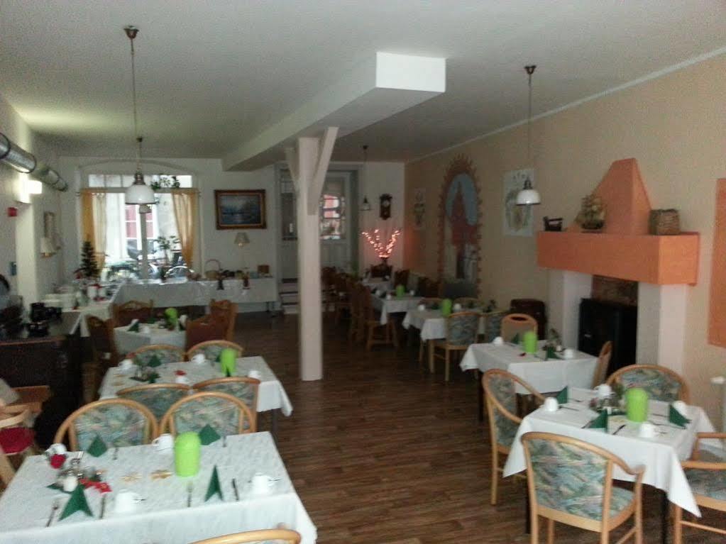 Altstadt Pension Hafenblick ชตราลซุนด์ ภายนอก รูปภาพ